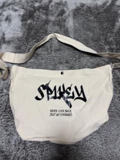 スプレー風グラフィティショルダーバッグのサムネイル