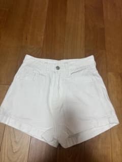 ホワイト デニム ショートパンツのサムネイル