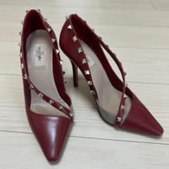 VALENTINO スタッズ付きレッドハイヒール - メルカリ
