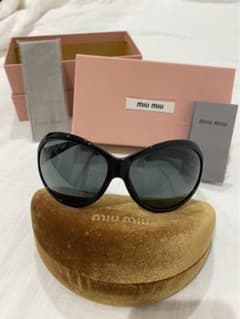 MIU MIU ブラック キャットアイ サングラスのサムネイル