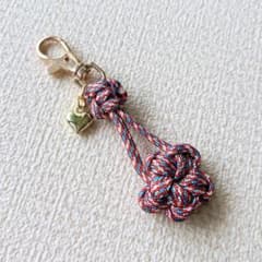【138】ラッキーアイテム　レッド　キーホルダー　チャーム　ビーチのサムネイル