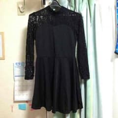 黒のワンピースのサムネイル