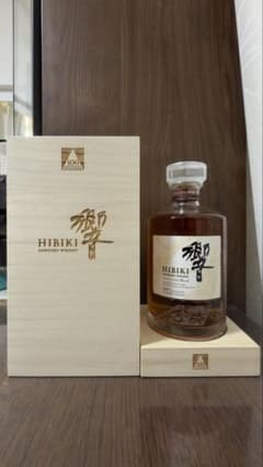 【国内百貨店購入】 サントリー 響 100周年記念ボトル 700ml 化粧箱付 国内百貨店購入】 サントリー 響 100周年記念ボトル 700ml 化粧箱付