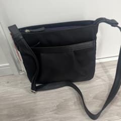 【新品タグ付】U by ungaro ショルダーバッグ ブラックのサムネイル