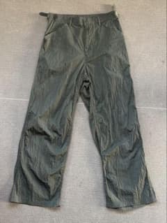 AURALEE HARD DYED NYLON PANTS ナイロンパンツのサムネイル