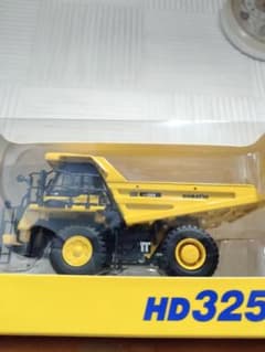 (非売品)コマツオリジナルミニチュアHD325-8DUMP TRUCKのサムネイル