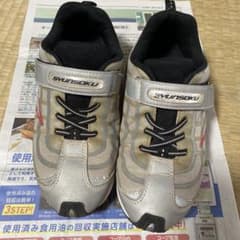 SHUNSOKU シルバー スニーカー 23㌢のサムネイル
