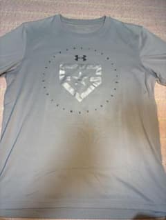 m*o様 UNDER ARMOUR HEATGEAR Tシャツ グレー Mサイズのサムネイル