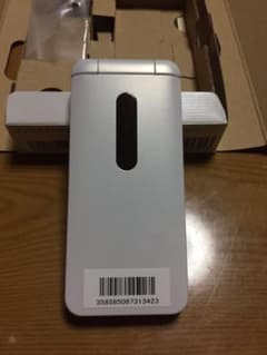 【新品】 GRATINA 4G  白  KYF31 SIMロック解除済みのサムネイル