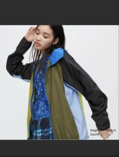 美品UNIQLO ユニクロ × MARNI マルニポケッタブルパーカ Lサイズのサムネイル