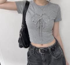 1095. ハート 安全ピン プリント クロップド丈 半袖Tシャツのサムネイル