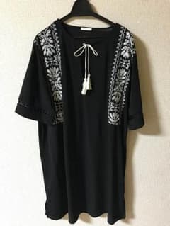 GU エンブロイダリーカフタン 黒 ブラウスのサムネイル