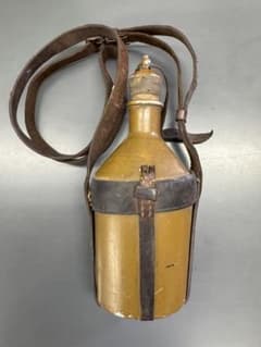大日本帝国陸軍（旧日本軍）の「明治三十一年制水筒」またはその同型の旧型水筒です。のサムネイル