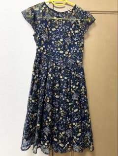 Lily Brown リリーブラウン 花柄刺繍ワンピース ネイビーのサムネイル