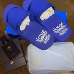 バック　靴　香水　女王蜂のサムネイル