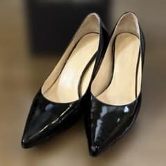 【値下げ】Cole Haan エナメル パンプス ブラックのサムネイル