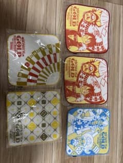 ［新品未使用］ワンピースフィルムゴールド ハンドタオルのサムネイル
