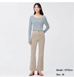 GU コーデュロイフレアパンツ　ベージュMサイズのサムネイル