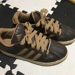 アディダススニーカーのサムネイル