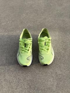 PUMA 蛍光イエロー ランニングシューズのサムネイル