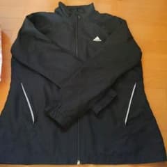 adidasのサムネイル