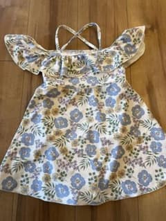 [極美品］オフショル花柄ワンピース水着ガールズのサムネイル
