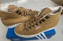 adidas ハイカット　スニーカー　23.5cm モコモコのサムネイル