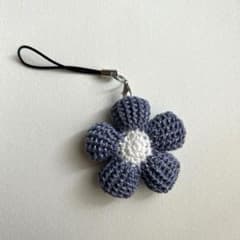 かぎ針編み　花　ストラップ　キーホルダーのサムネイル