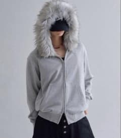 EPNK ファー付きグレー ジップアップパーカーのサムネイル