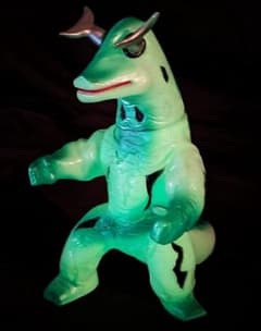 エレキング「ウルトラセブン」登場怪獣（ブルマァク復刻）蓄光版ソフビ