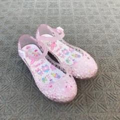 ピンクのサンダルのサムネイル