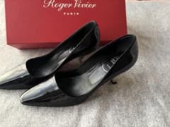 Roger Vivier パテントパンプス ブラック 35.5 - メルカリ
