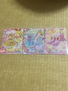 アイカツカード 小花柄イエローワンピ アイスブルーフリルキャミソールのサムネイル