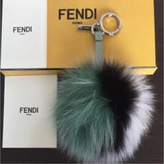 シルバーフォックスキーホルダーのサムネイル