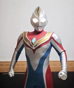 ウルトラマンダイナ 1/1 等身ヘルメット 高品質 3Dプリント製 LED 発光のサムネイル
