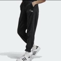 adidasベロアトラックパンツのサムネイル