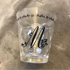 新品未使用 イニシャルグラス Mのサムネイル