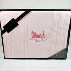 メルカリ便♡CELINE♡セリーヌ♡ジャガード ボアシーツ♡ロゴ刺繍♡雪の結晶 CELINE セリーヌ 馬車ロゴ フォセ アクリル100%ボアシーツ ピンク