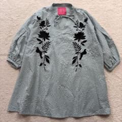 美品✨ROUROU 25ss ロータスボタニカル刺繍チュニック 美品✨ROUROU 25ss ロータスボタニカル刺繍チュニック - メルカリ
