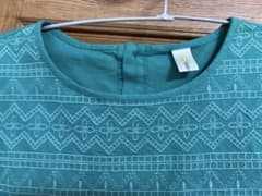 ゴールデンベア　刺繍入りグリーン長袖トップス　Lのサムネイル