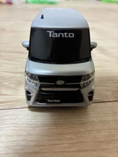 ダイハツ Tanto ミニカー シルバー　後ろに引くと走る。ディーラー限定。のサムネイル
