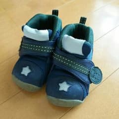 値下げしました(^-^)ピジョン スニーカー 13センチのサムネイル