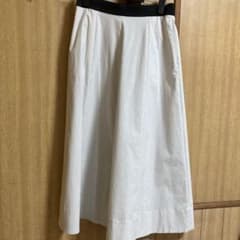 美品　再お値下げ　PINORE ホワイトストライプ フレアスカートのサムネイル