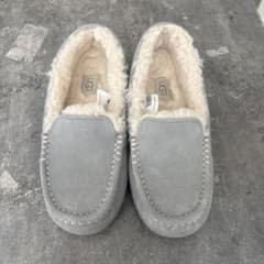 UGG グレー モカシン　25センチ グレー UGG グレー モカシン 25cm - メルカリ