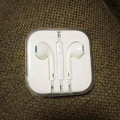 Apple 純正イヤホンのサムネイル