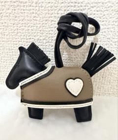 新品未使用馬モチーフ バッグチャーム ボディーにハート入りのロデオ風キーホルダーのサムネイル
