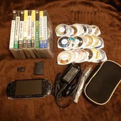 PSP2000ピアノブラック本体ソフト30本、電池充電器メモリ、ケース他