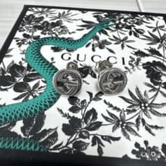 さとうころがし⭐︎GUCCI シルバー ロゴ ピアス GG柄 さとうころがし様専用⭐︎GUCCI シルバー ロゴ ピアス GG柄 - メルカリ