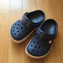 ちゃー様専用★１度のみ使用★crocsネイビーc6・7（目安14cm）のサムネイル