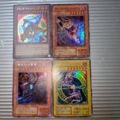遊戯王 初期版 ブラック・マジシャン ウルトラレア - メルカリ